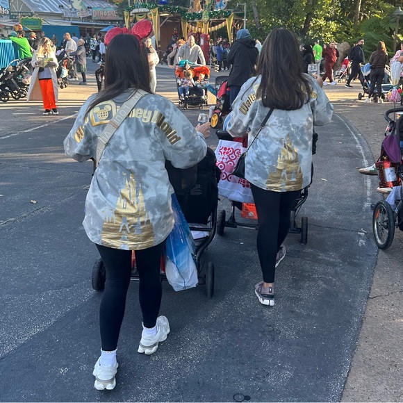 DISNEY TIE DYE GOLD CASTLE SPIRIT JERSEY - SMALL - Picture 2 of 9